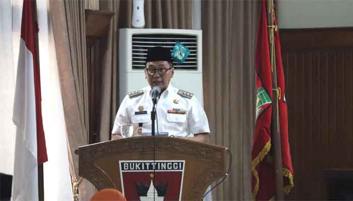Ranperda SPBE dan Rencana RPPLH 2025-2055 Disetujui, Pemko Bukittinggi Juga Hantarkan Ranperda Perubahan APBD 2025 2 Walikota Bukittinggi, Ramlan Nurmatias sampaikan hantaran Ranperda Perubahan APBD tahun anggaran 2025.
