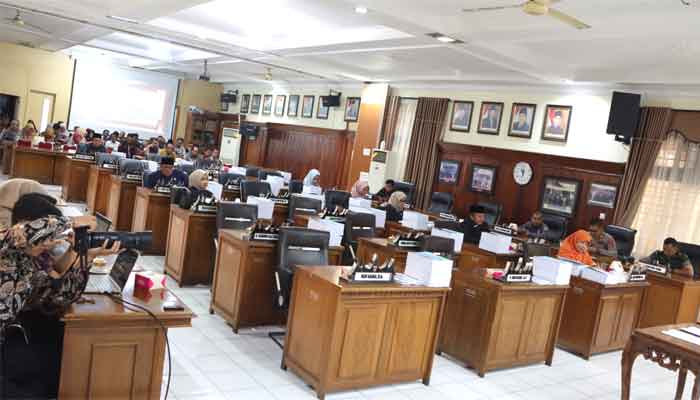 Ranperda SPBE dan Rencana RPPLH 2025-2055 Disetujui, Pemko Bukittinggi Juga Hantarkan Ranperda Perubahan APBD 2025 2 Suasana Rapat paripurna.