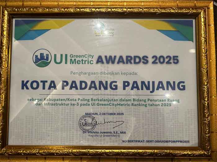 UI Green City Metric 2025: Padang Panjang Raih Tiga Besar Anugerah Kota Paling Berkelanjutan 3 UI Green City Metric 2025