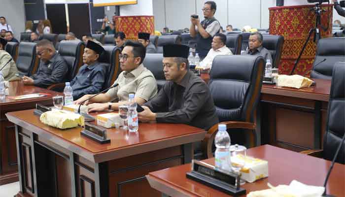 Rapat Paripurna DPRD Kota Padang dengan agenda pembahasan Propemperda Tahun 2026