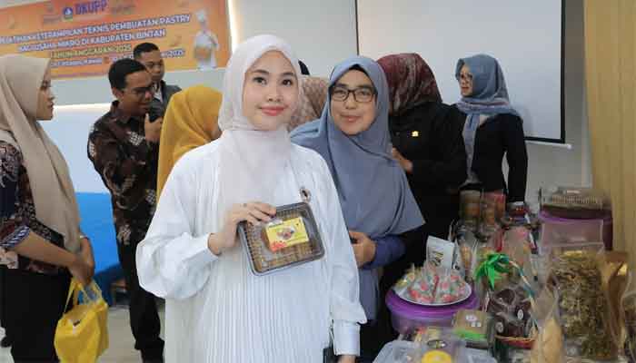 Pelatihan Keterampilan Pembuatan Pastry bagi UMKM, Ketua TP PKK Bintan: Ini Peluang Usaha Kuliner! 3 Ketua TP PKK Kabupaten Bintan, Hafizha Rahmadhani membuka pelatihan keterampilan pembuatan pastry bagi UMKM sektor kuliner