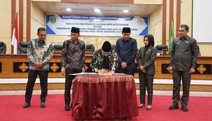 DPRD Padang Panjang dan Pemko Tandatangani Nota Kesepakatan KUA-PPAS 2026 2 Wali Kota Padang Panjang, Hendri Arnis Tandatangani Nota Kesepakatan KUA-PPAS 2026