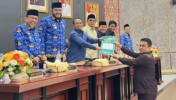 DPRD Kota Padang bersama Pemko Sepakati 2 Ranperda Menjadi Perda BMD dan SOTK 3 Penyampaian pendapat akhir Fraksi-fraksi DPRD Kota Padang tentang Ranperda BMD dan SOTK