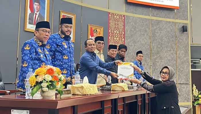 DPRD Kota Padang bersama Pemko Sepakati 2 Ranperda Menjadi Perda BMD dan SOTK 2 Penyampaian pendapat akhir Fraksi-fraksi DPRD Kota Padang tentang Ranperda BMD dan SOTK
