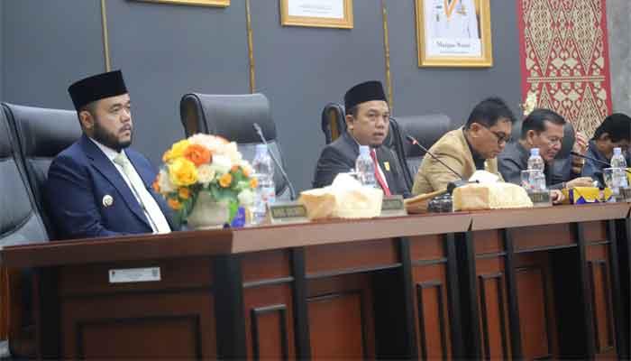 Pandangan Umum Fraksi-fraksi DPRD Kota Padang: Perlu Peningkatan Efektivitas dalam Penyusunan RAPBD 2026 2 DPRD Kota Padang mengadakan rapat paripurna dalam rangka penyampaian pandangan umum Fraksi-fraksi terhadap RAPBD tahun anggaran 2026
