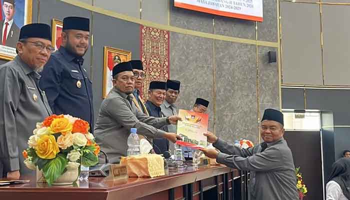 Fraksi-fraksi DPRD Kota Padang Sampaikan Pendapat Akhir tentang Ranperda Penyelenggaraan Pangan 2 Fraksi fraksi DPRD Kota Padang Sampaikan Pendapat Akhir tentang Ranperda Penyelenggaraan Pangan2