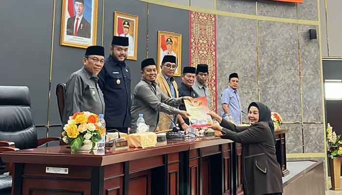 Fraksi-fraksi DPRD Kota Padang Sampaikan Pendapat Akhir tentang Ranperda Penyelenggaraan Pangan 4 Fraksi fraksi DPRD Kota Padang Sampaikan Pendapat Akhir tentang Ranperda Penyelenggaraan Pangan7