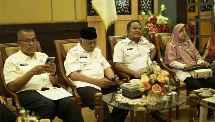 Gubernur Sumbar, Mahyeldi dalam Rapat Koordinasi Evaluasi Realisasi APBD Tahun 2025 yang diikuti seluruh kepala daerah se-Indonesia secara daring
