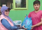Ketua Shafiyah Community Sumbar, Zakiati Salma serahkan bantuan kemanusiaan di Jorong Baringin, Nagari Baringin, Kecamatan Palembayan, Kabupaten Agam