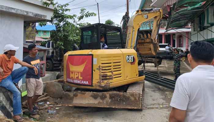 TNI Pasang Jembatan Bailey di Kabupaten Solok