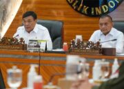 Menko Polkam, Jenderal TNI (Purn) Djamari Chaniago dalam Rapat Koordinasi Persiapan Pengamanan Natal 2025 dan Tahun Baru 2026 (Nataru) yang dilaksanakan secara hybrid di Kantor Kemenko Polkam