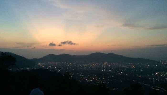Pemandangan Kota Padang dari Bukit Nobita