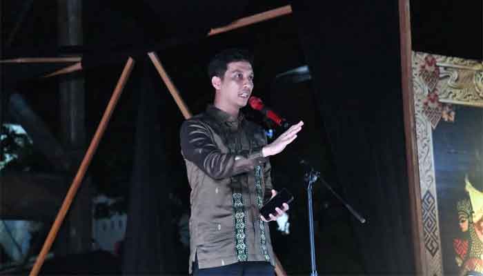 Wali Kota Riyanda Putra saat membuka Sawahlunto Cultural Spectrum Festival 2025