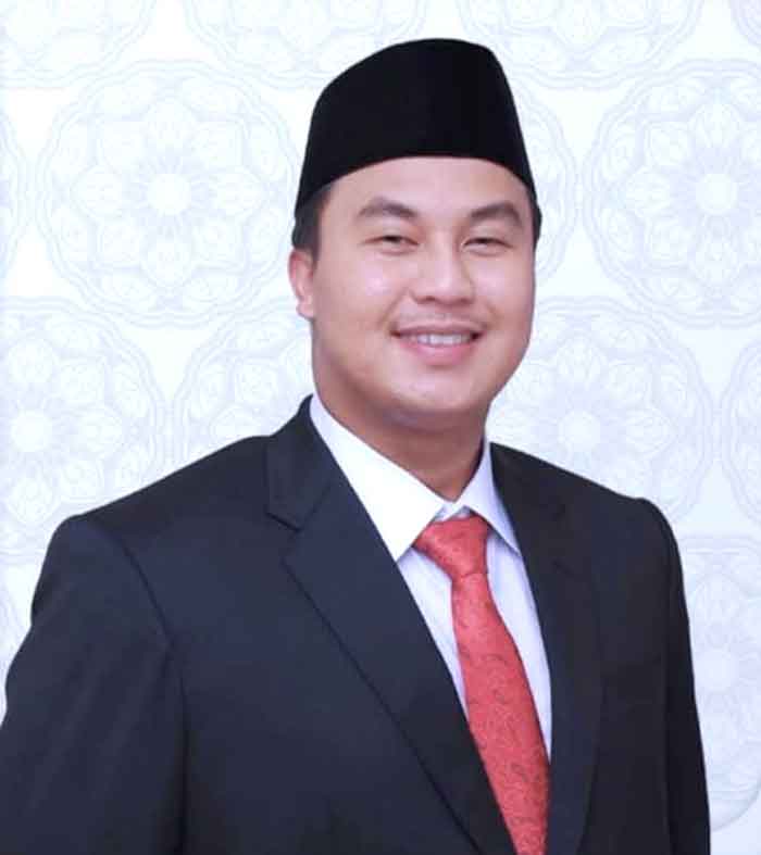 Drainase Harapan: Ketika Wakil Rakyat Turun ke Parit, Bukan Sekadar ke Podium 2 Sutan Varel Oriano, Sekretaris Komisi II DPRD Provinsi Sumatera Barat