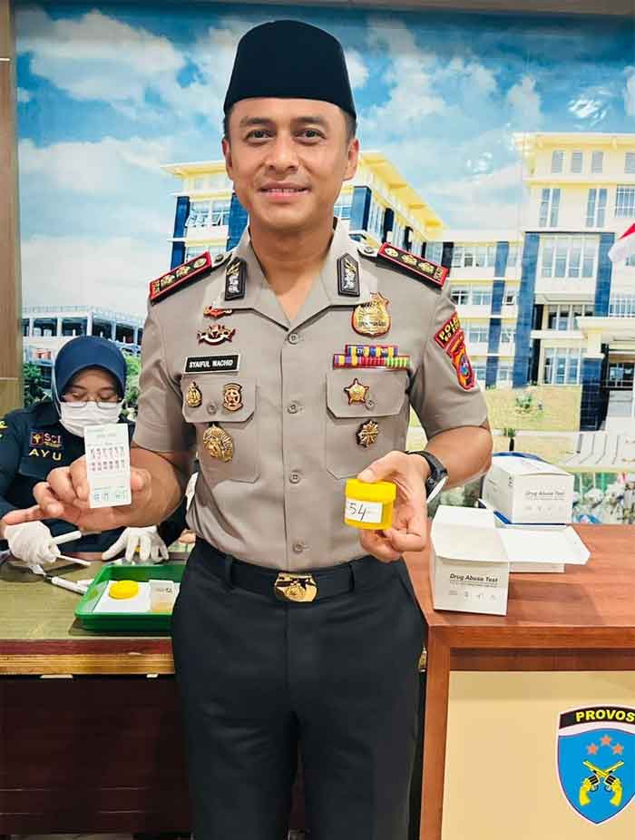 Jalani Tes Urine, Upaya AKBP Syaiful Wachid Menjaga Kesucian Institusi Polres 50 Kota dari Narkotika 2 Kapolres 50 Kota, AKBP Syaiful Wachid usai menjalani tes urine