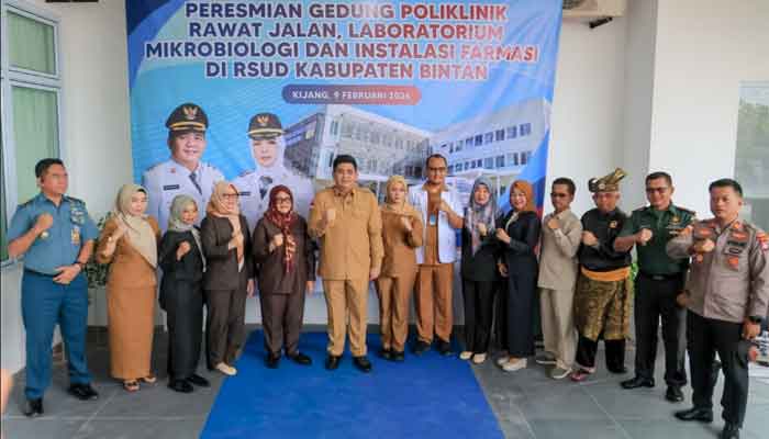 Bupati Roby Resmikan 3 Gedung Baru RSUD Bintan, Ada Poliklinik, Laboratorium dan Instalasi Farmasi 3 Peresmian Gedung Poliklinik Rawat Jalan, Laboratorium Mikrobiologi, dan Instalasi Farmasi RSUD Bintan