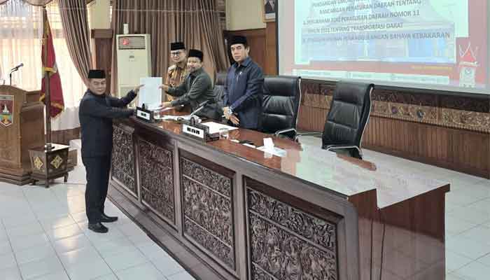 DPRD Kota Bukittinggi Bahas Dua Ranperda dalam Rapat Paripurna 3 Hari Berturut-turut 3 Juru Bicara Karya kebangsaan, Amrizal.