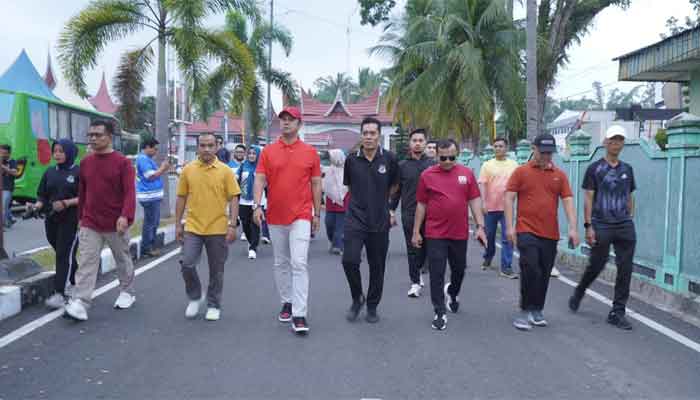 Car Free Day dan Senam Bersama Tandai Dimulainya Rangkaian HJK Sijunjung ke-77 2 Bupati Benny Dwifa Yuswir saat Car Free Day (CFD) di Lapangan Prof. M. Yamin, Muaro Sijunjung