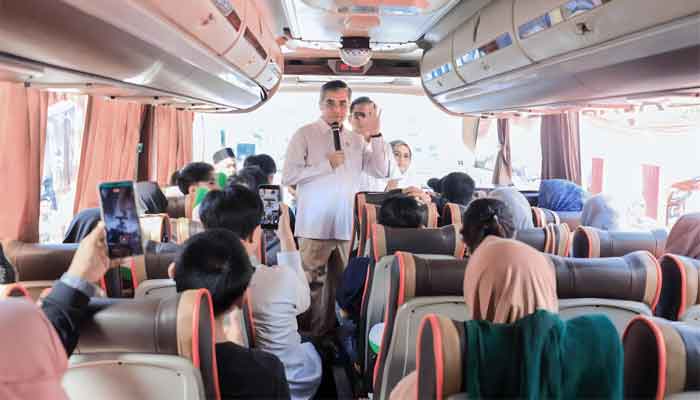 Menaker Yassierli saat pelepasan mudik gratis bagi pekerja/buruh di Kantor Kemnaker