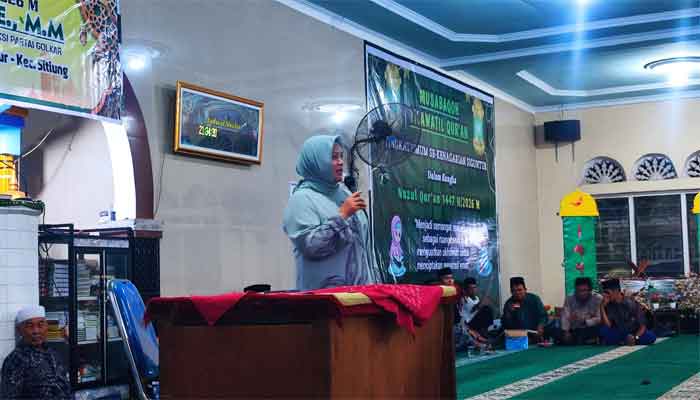 Di Sajadah Ramadan Siguntur, Warga Sitiung Menitipkan Harapan pada Wakil Rakyat 2 Anggota Komisi V DPRD Sumbar dari Fraksi Golkar, Hj. Zaksai Kasni, melaksanakan Safari Ramadan kedua di Masjid Jami’ Jorong Siguntur II, Nagari Siguntur, Kecamatan Sitiung, Kabupaten Dharmasraya