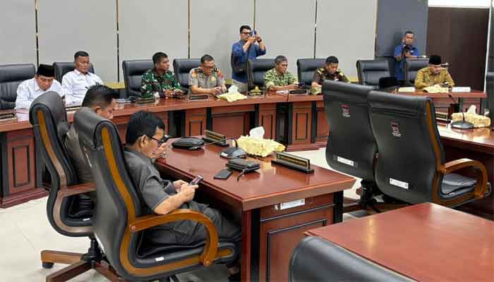 Tamu undangan mengikuti rapat paripurna penyampaian LKPJ tahun anggaran 2025 oleh Wali Kota Padang