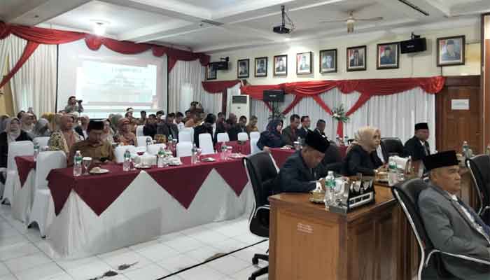 DPRD Kota Bukittinggi Sampaikan Rekomendasi atas LKPJ Wali Kota 2025 3 DPRD Kota Bukittinggi Sampaikan Rekomendasi atas LKPJ Wali Kota 2025