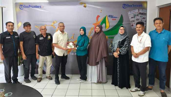 Kunjungi Redaksi Tribun Pekanbaru, FWP-SB Perkuat Wawasan Jurnalistik dan Pengelolaan Media 2 FWP-SB kunjungi Redaksi Tribun Pekanbaru