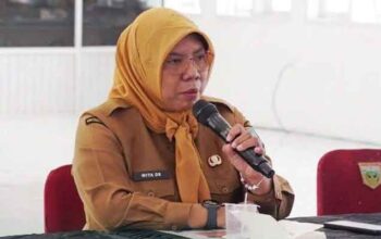 Pemko Padang Panjang Dorong UMKM Masuk Rantai Pasok Program MBG 5 Pj Sekdako Padang Panjang, Wita Desi Susanti mengatakan, pelaksanaan MBG harus menjadi peluang strategis untuk memperkuat sektor pangan lokal melalui pemberdayaan UMKM dan petani