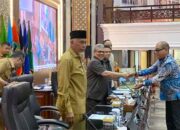 DPRD Sumbar Bahas 3 Ranperda Strategis, Fraksi-Fraksi Sorot Jalan Rusak dan Kendaraan ODOL 11 Rapat paripurna DPRD Sumbar membahas 3 Ranperda
