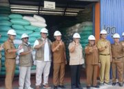 Pastikan Ketahanan Pangan, Endro Hermono Tinjau Bulog dan Peternakan di Blitar