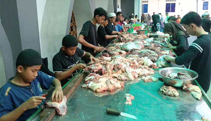 Masjid Agung Al Hikmah Tanjungpinang Distribusikan Hampir 1000 Kantong Daging Kurban