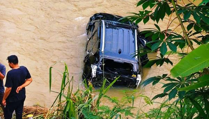 Kecelakaan Lalu Lintas di Kapalo Koto Sijunjung, Pengemudi Pajero Meninggal 2 Mitsubhisi Pajero terjun ke sungai dalam kecelakaan lalu lintas terjadi di Jalan Lintas Sumatera, Jorong Kapalo Koto, Nagari Padang Sibusuk, Kecamatan Kupitan, Kabupaten Sijunjung