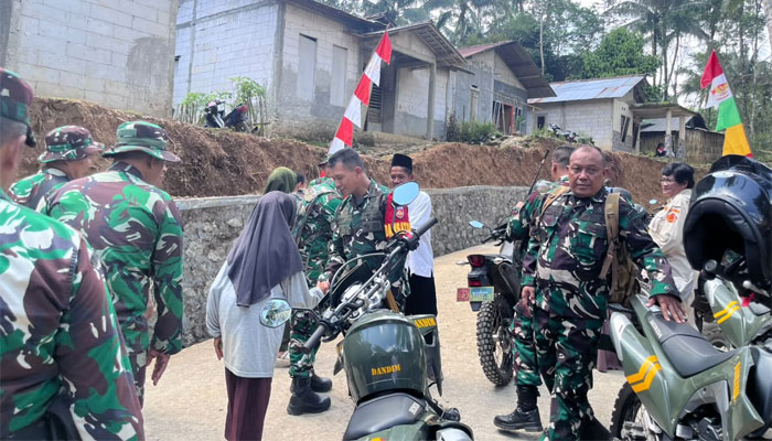 TMMD ke-128 Kodim 0702 Purbalingga Berakhir: Satgas Bawa Banyak Kenangan dari Desa Krangean, Suasana Haru Warnai Perpisahan 2 Perpisahan Warga Desa Krangean dengan Satgas TMMD ke-128