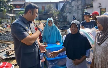 Bupati Sijunjung, Benny Dwifa Yuswir meninjau lokasi kebakaran di Jorong Tapi Balai Nagari Padang Sibusuk