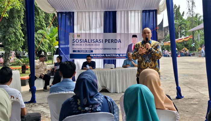 Wakil Ketua DPRD Sumbar, Nanda Satria menggelar Sosialisasi Peraturan Daerah (Perda) Nomor 3 Tahun 2022 tentang Keterbukaan Informasi Publik (KIP) di Halaman Taman Melati, Jalan Gereja, Belakang Tangsi, Kecamatan Padang Barat, Kota Padang