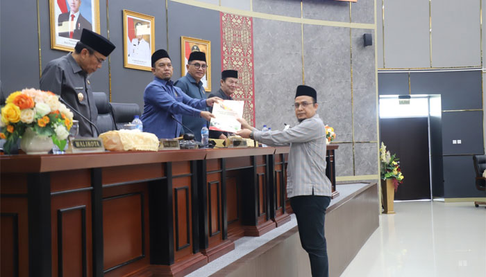 Maigus Nasir Sampaikan Ranperda Pertanggungjawaban Wali Kota Atas Pelaksanaan APBD TA 2025 ke DPRD Kota Padang 2 Penyampaian Ranperda Pertanggungjawaban Wali Kota Atas Pelaksanaan APBD TA 2025 ke DPRD Kota Padang