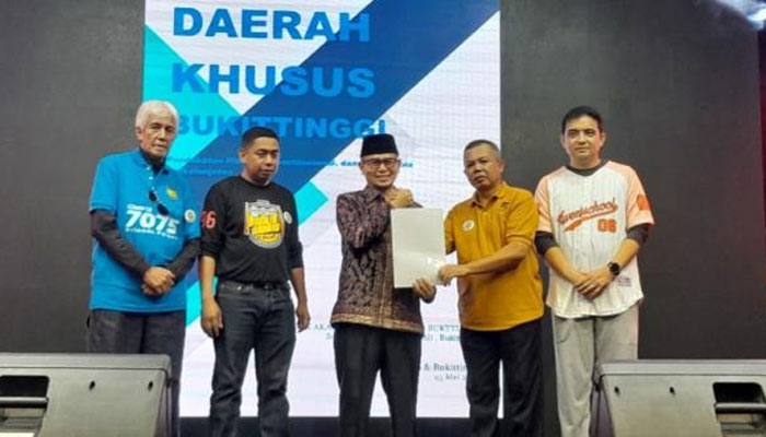 Wawako Ibnu Asis Hadiri Reuni 170 Tahun SMAN 2 Bukittinggi