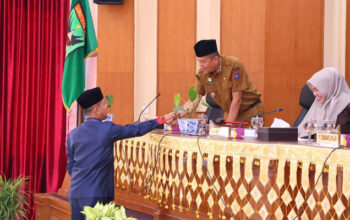 Wakil Wali Kota Elzadaswarman mengikuti Rapat Paripurna DPRD Kota Payakumbuh